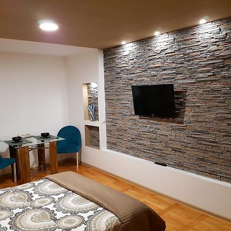 Woodstone Apartment Ploiesti Bagian luar foto