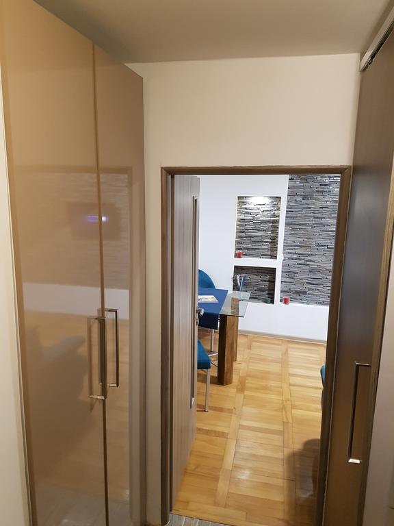Woodstone Apartment Ploiesti Bagian luar foto