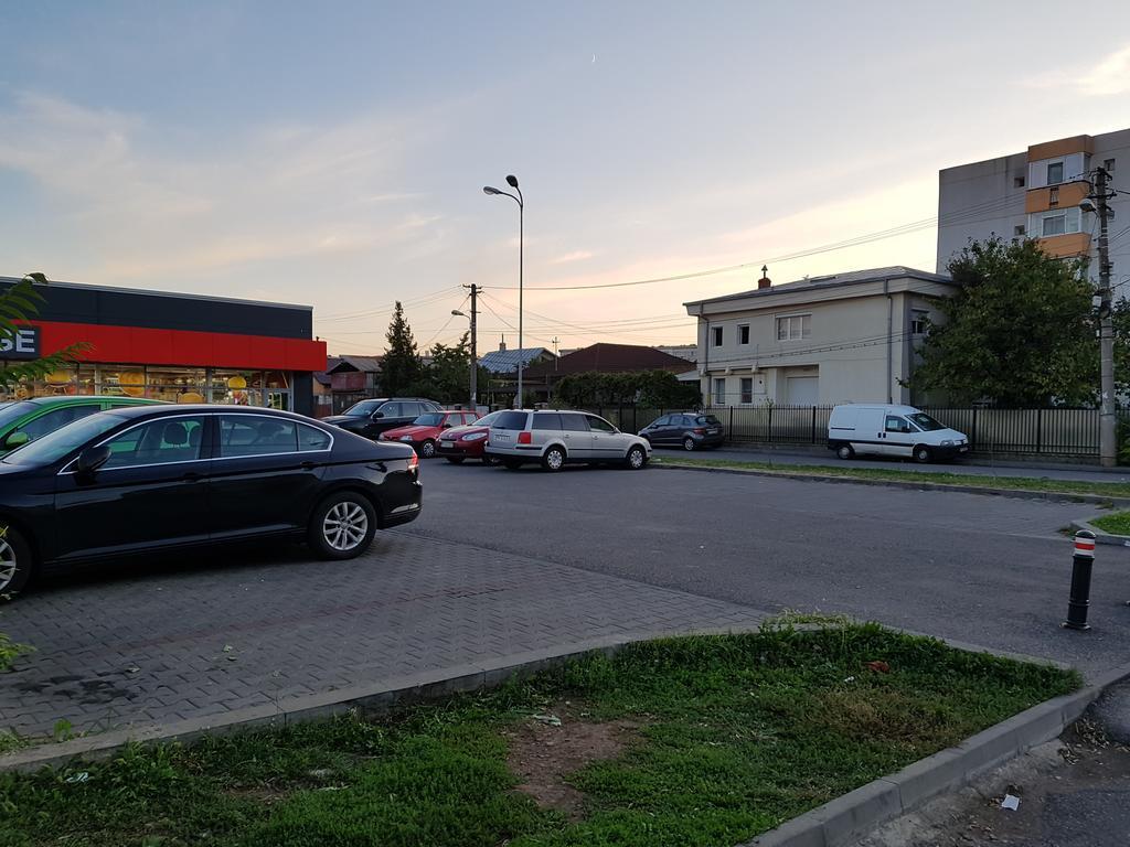 Woodstone Apartment Ploiesti Bagian luar foto