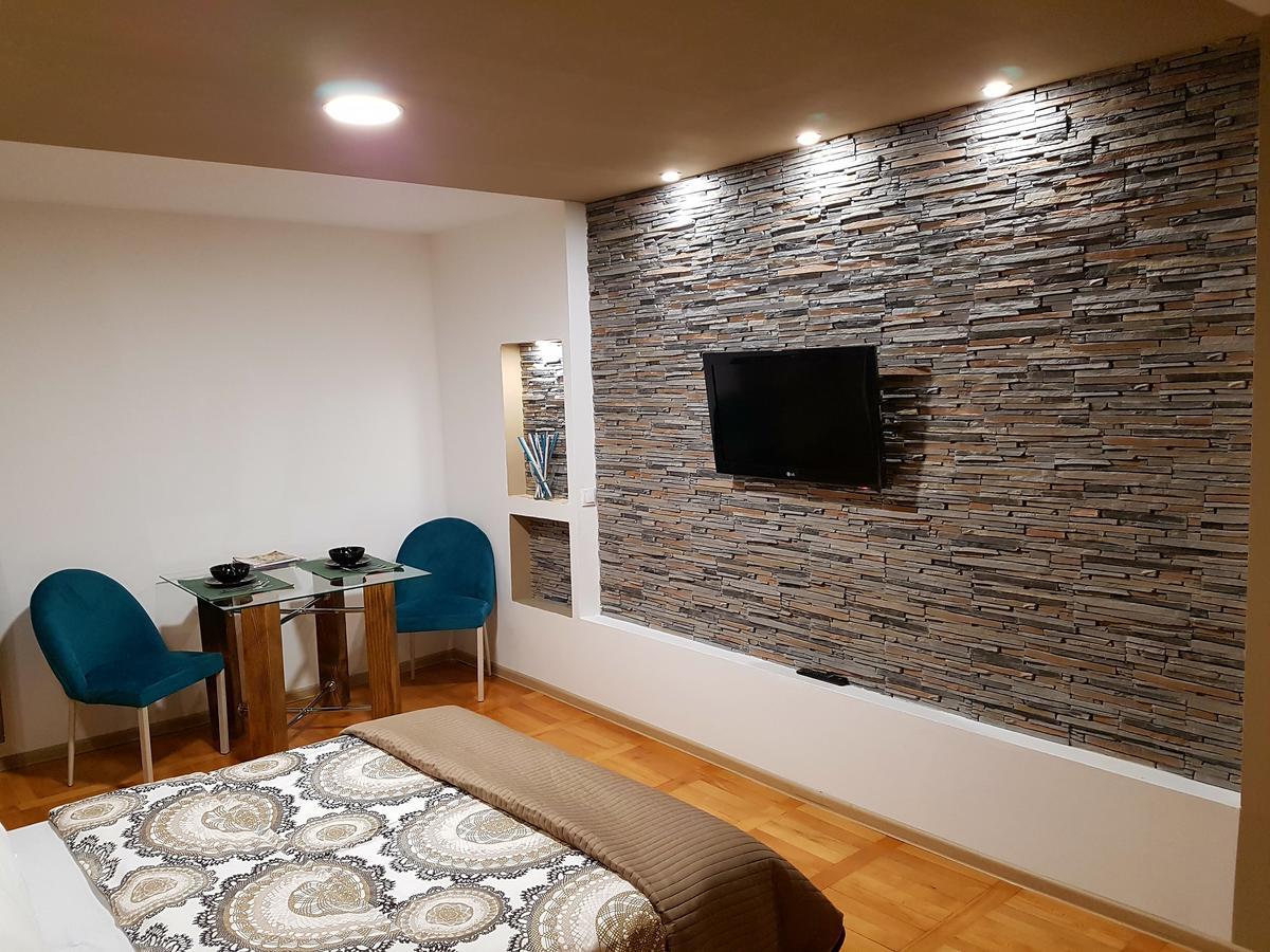 Woodstone Apartment Ploiesti Bagian luar foto