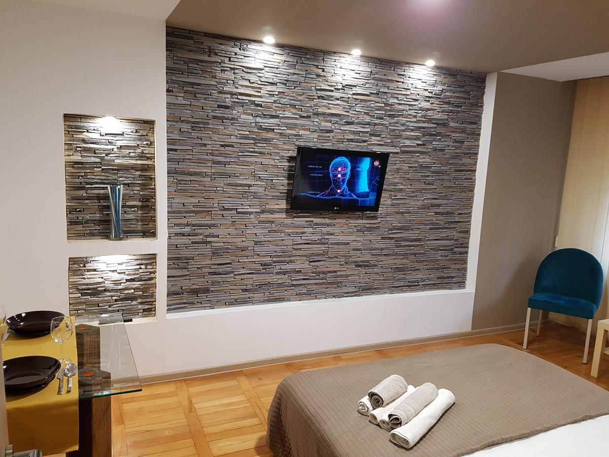 Woodstone Apartment Ploiesti Bagian luar foto