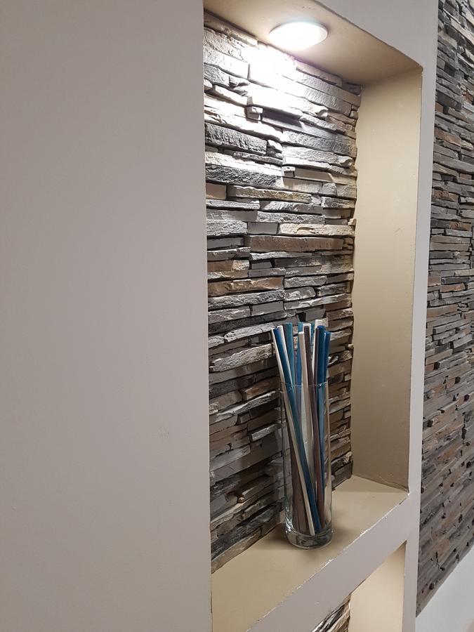 Woodstone Apartment Ploiesti Bagian luar foto